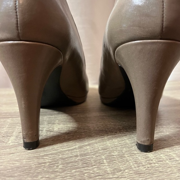 Naturalizer Rounded toes leather upper heels Tan Size 8 - Picture 3 of 7